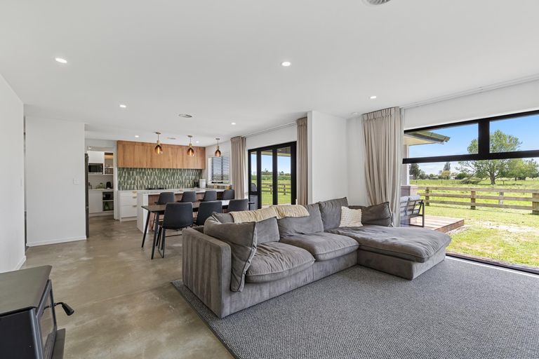 Photo of property in 16 Coates Lane, Te Poi, 3473