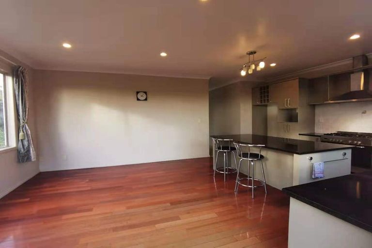 Photo of property in 40 Mandeville Place, Unsworth Heights, Auckland, 0632