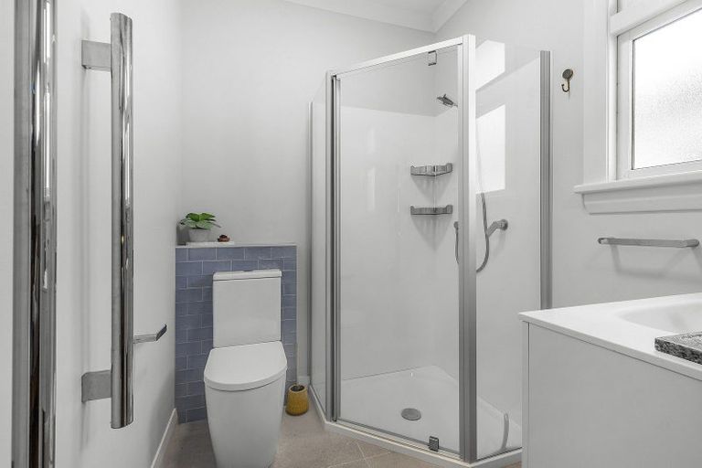 Photo of property in 3 Endeavour Street, Lyall Bay, Wellington, 6022