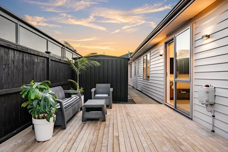 Photo of property in 7 Walter Ruddock Avenue, Kumeu, 0810