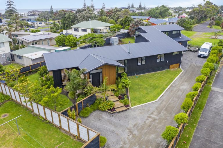 Photo of property in 32 Snell Crescent, Waihi Beach, 3611