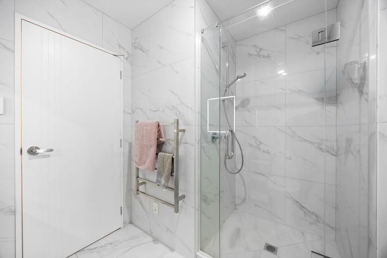 Photo of property in 5/9 Flanshaw Road, Te Atatu South, Auckland, 0610