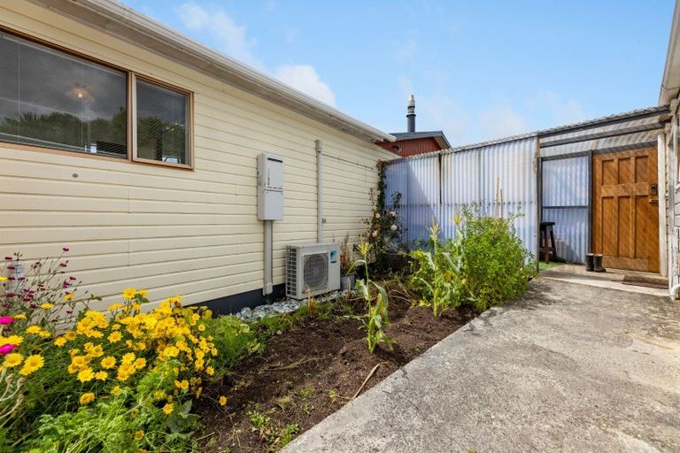 Photo of property in 31 Hill Street, Kaka Point, Balclutha, 9271