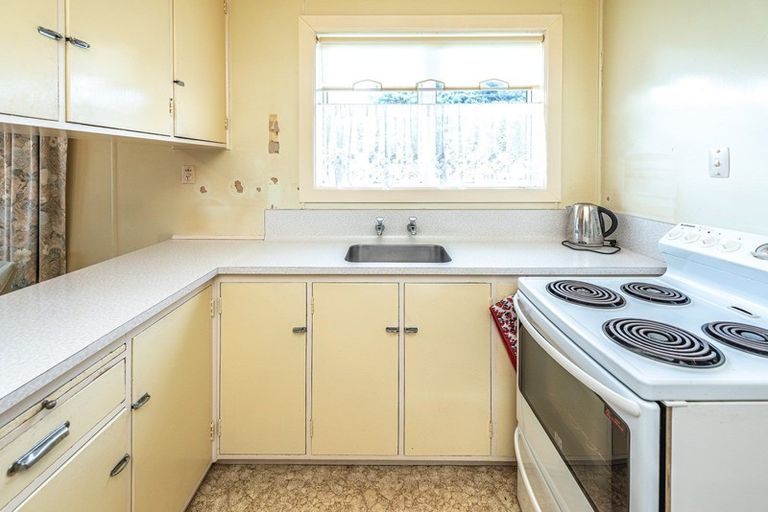 Photo of property in 16 Laird Street, Castlecliff, Whanganui, 4501