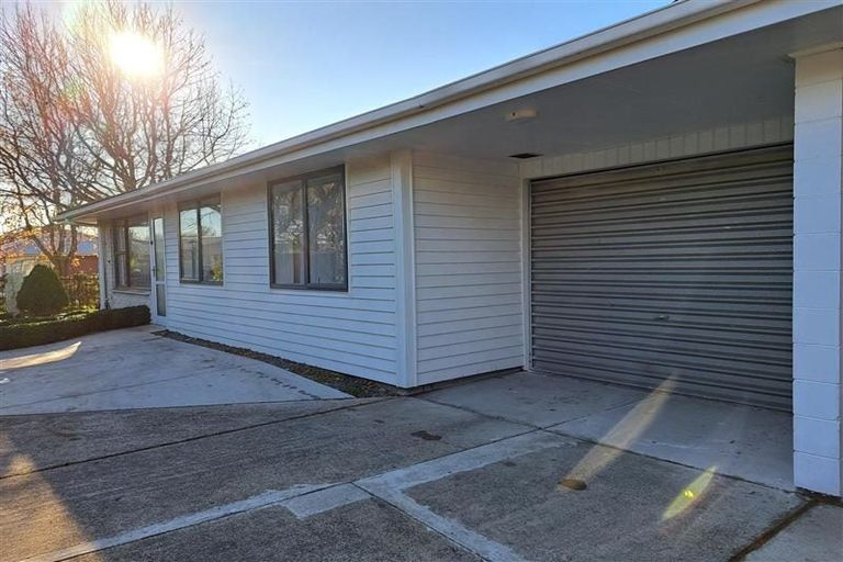 Photo of property in 1/52 Lochee Road, Upper Riccarton, Christchurch, 8041