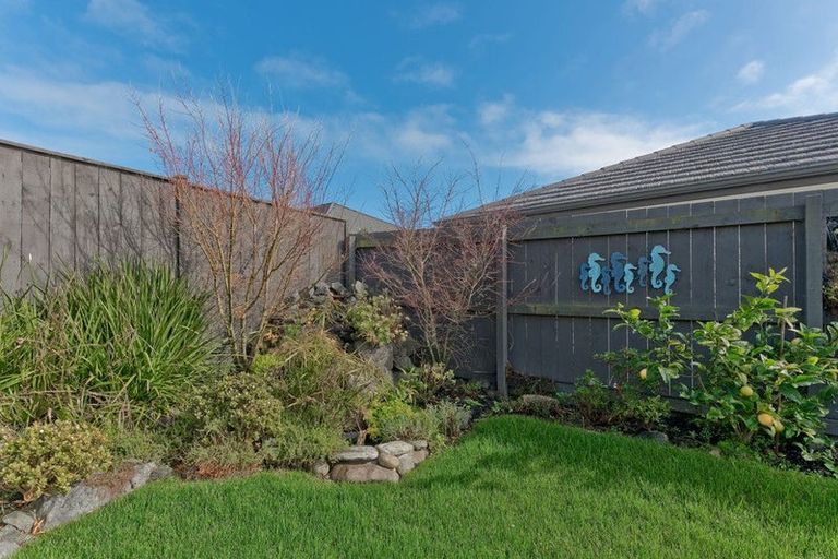 Photo of property in 13 Papa Orchard Drive, Kumeu, 0810