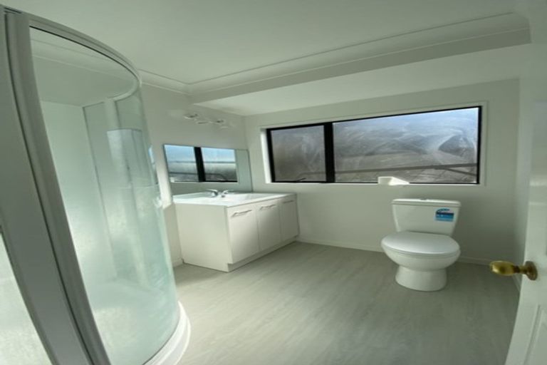 Photo of property in 8 Belvedere Court, West Harbour, Auckland, 0618