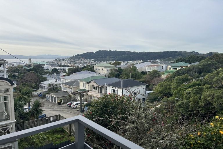 Photo of property in 92 Rolleston Street, Mount Cook, Wellington, 6021