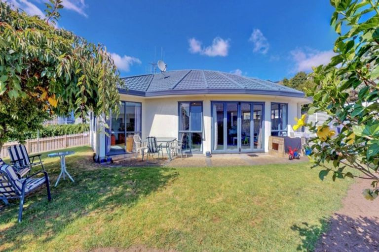 Photo of property in 35 Waipuna Grove, Welcome Bay, Tauranga, 3112
