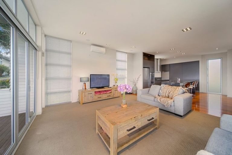 Photo of property in 18 Walter Street, Hauraki, Auckland, 0622