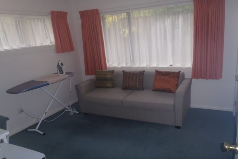 Photo of property in 6 Roy Maloney Drive, Henderson, Auckland, 0612