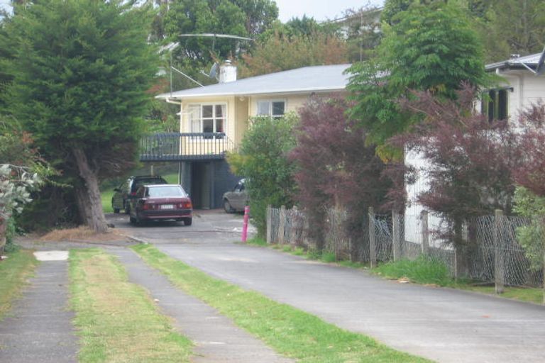 Photo of property in 11 Blenheim Street, Glenfield, Auckland, 0629