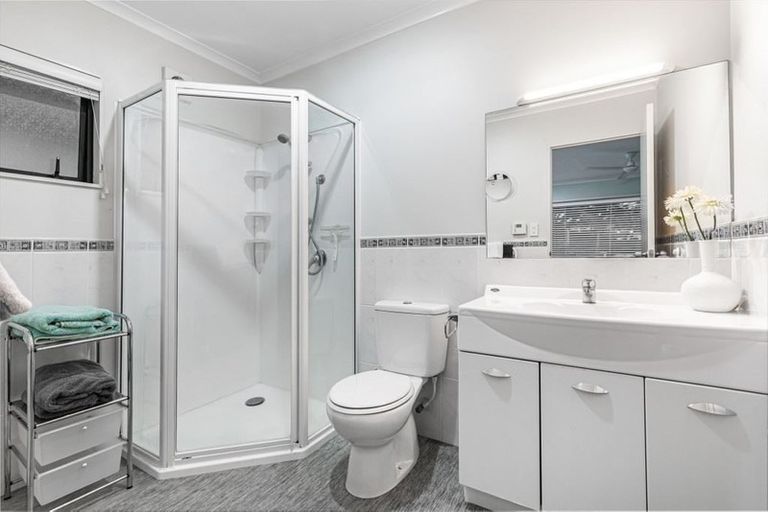 Photo of property in 5/102 Greenhithe Road, Greenhithe, Auckland, 0632