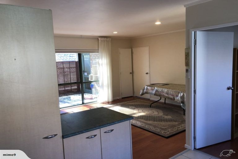 Photo of property in 4/520 Don Buck Road, Westgate, Auckland, 0614