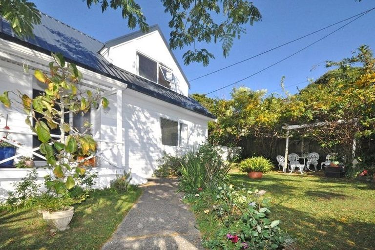 Photo of property in 3 Pohutukawa Avenue, Red Beach, 0932