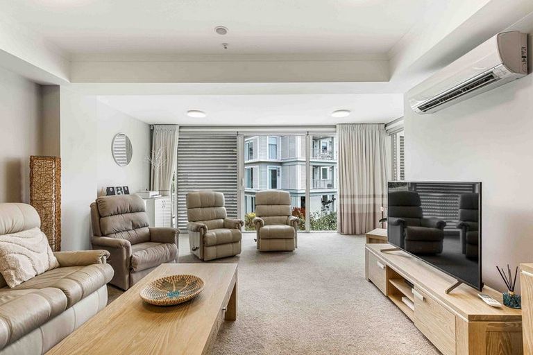 Photo of property in 107 Panorama Heights, Orewa, 0931