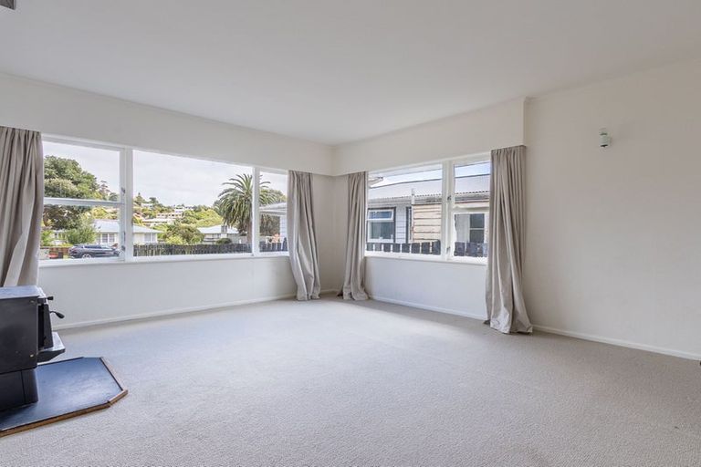 Photo of property in 15 Brazier Grove, Paraparaumu, 5032