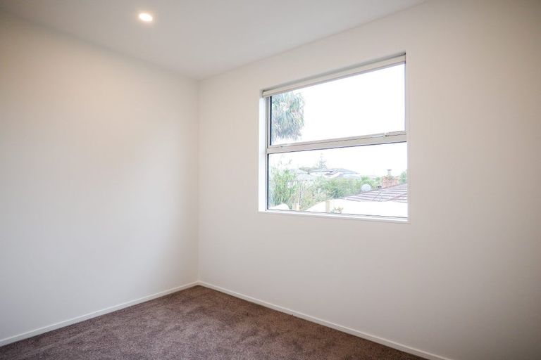 Photo of property in 5/10 Tirimoana Road, Te Atatu South, Auckland, 0602