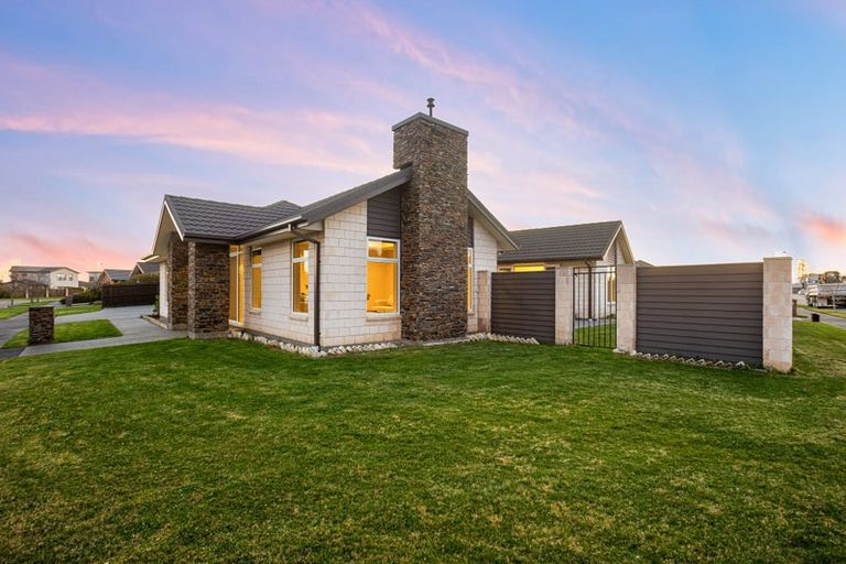 Photo of property in 30 Davaar Crescent, Broomfield, Christchurch, 8042