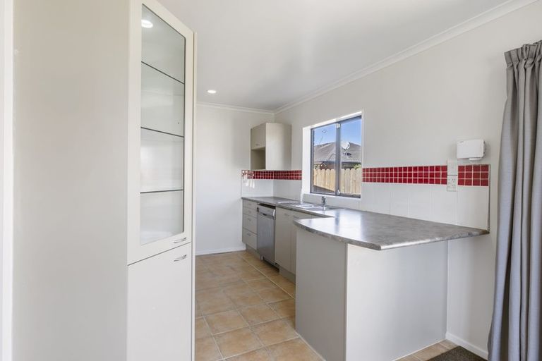 Photo of property in 18 Peninsula Road, Mangere, Auckland, 2022