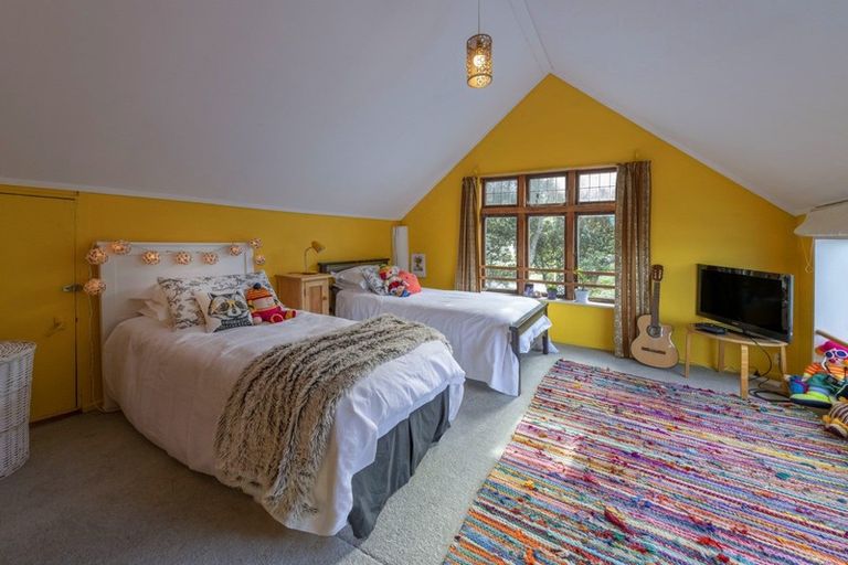 Photo of property in 11 Cave Road, Houghton Bay, Wellington, 6023