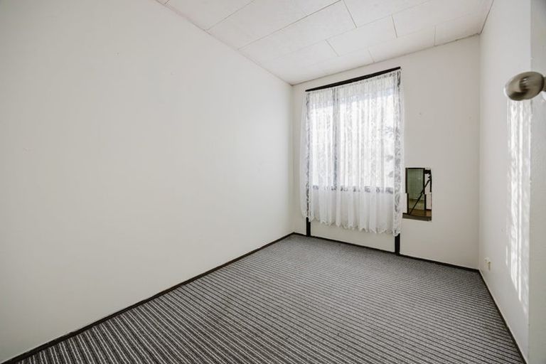 Photo of property in 4 Barneys Farm Road, Clendon Park, Auckland, 2103