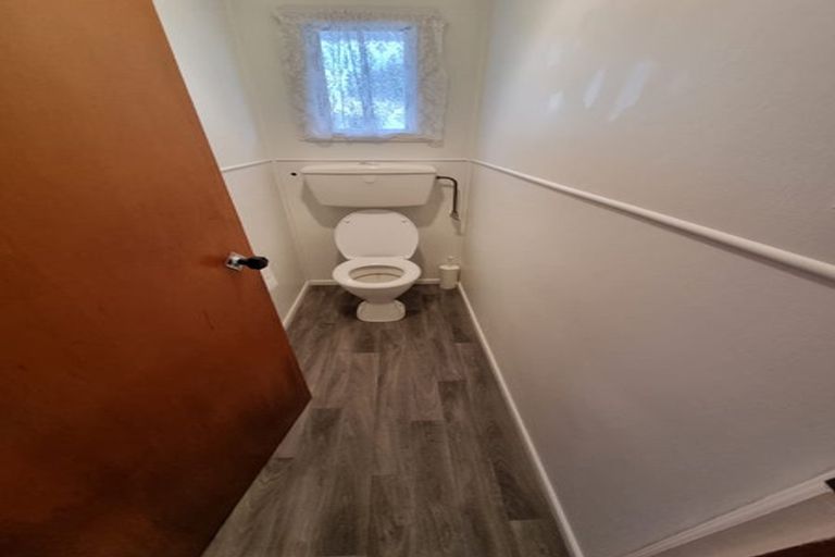 Photo of property in 6 Hereford Street, Te Atatu Peninsula, Auckland, 0610