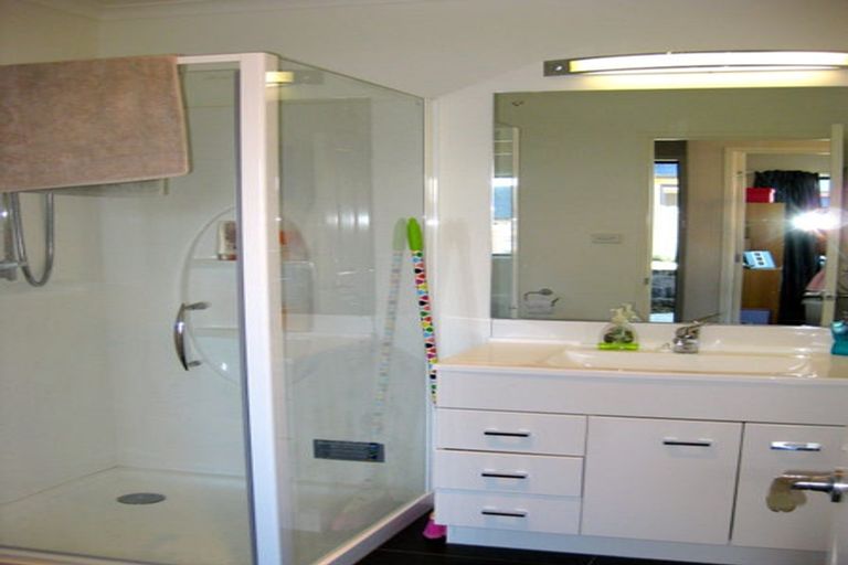 Photo of property in 14 Kilkelly Avenue, Pinehill, Auckland, 0632