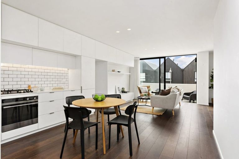 Photo of property in 15 Jean Caldwell Way, Island Bay, Wellington, 6023