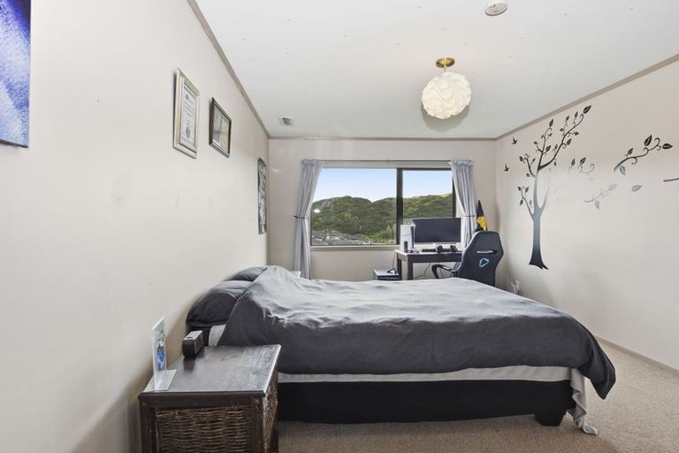 Photo of property in 2/18 Sailmaker Close, Whitby, Porirua, 5024