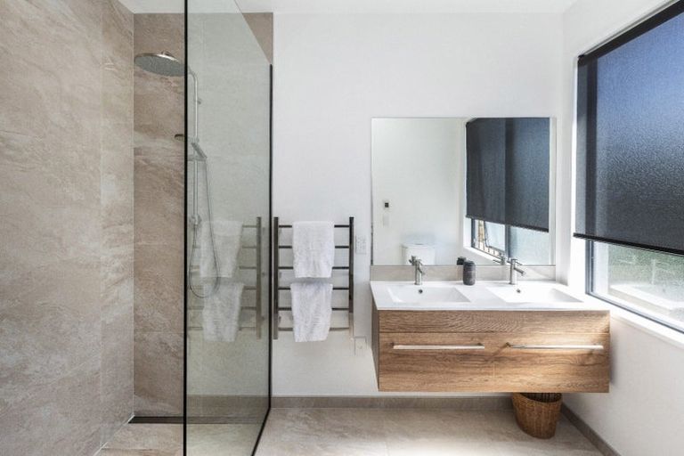 Photo of property in 63 Moncks Spur Road, Redcliffs, Christchurch, 8081