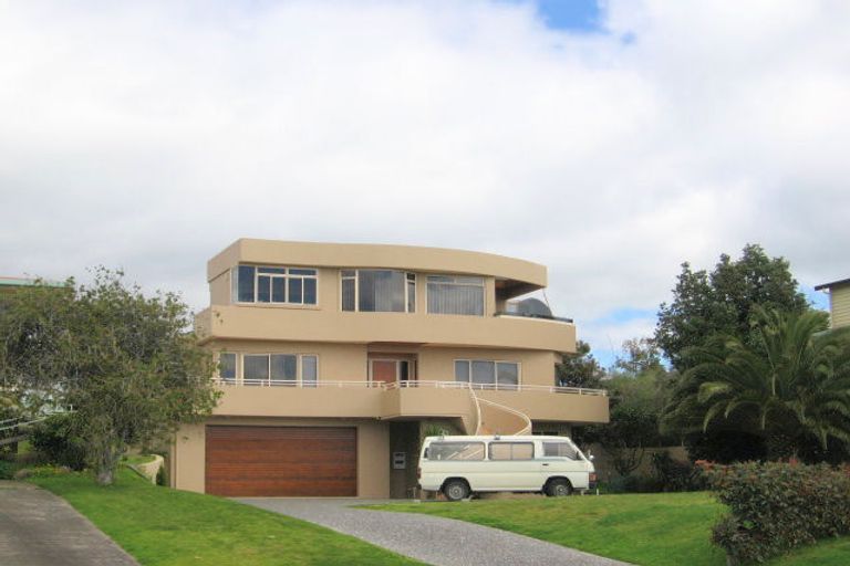 Photo of property in 98 Oceanview Road, Mount Maunganui, 3116