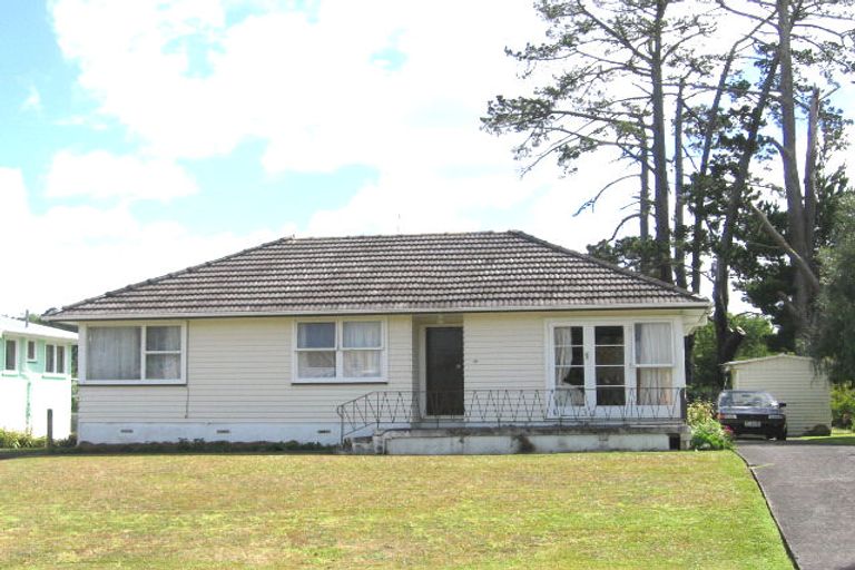 Photo of property in 35 Crocombe Crescent, Beach Haven, Auckland, 0626