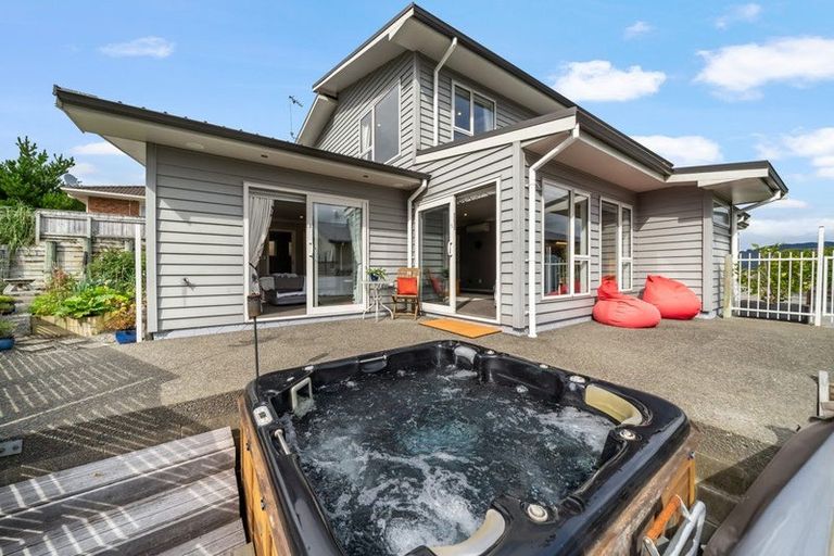 Photo of property in 43 Seymour Grove, Kingsley Heights, Upper Hutt, 5018