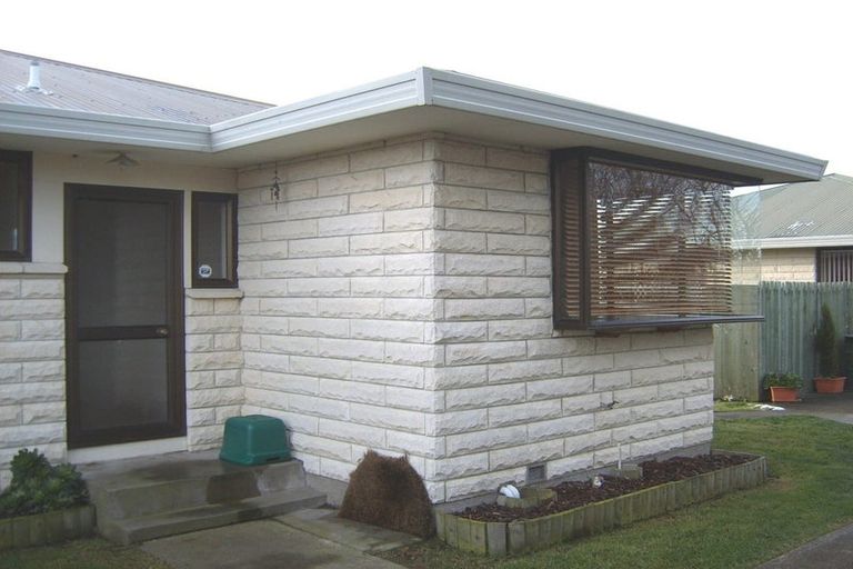 Photo of property in 2/34 Wilson Street, Islington, Christchurch, 8042