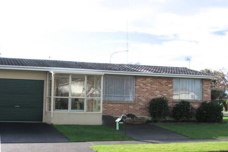 Photo of property in 31 Chilton Grove, Hokowhitu, Palmerston North, 4410