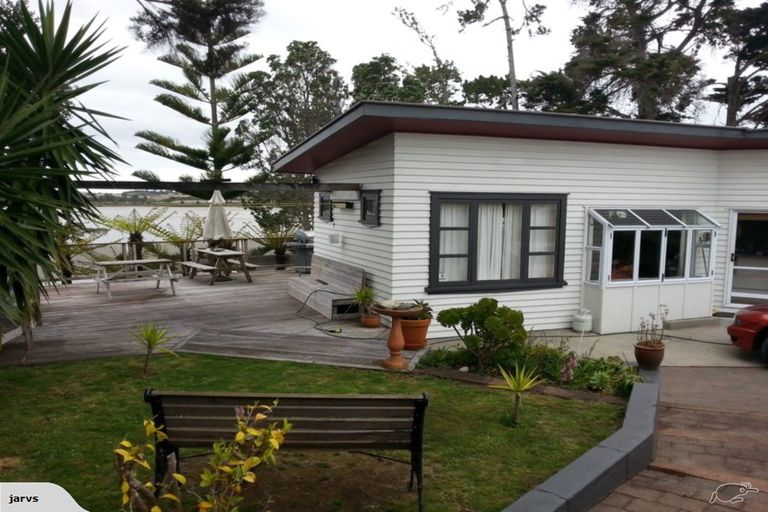 Photo of property in 23 Ferry Parade, Herald Island, Auckland, 0618