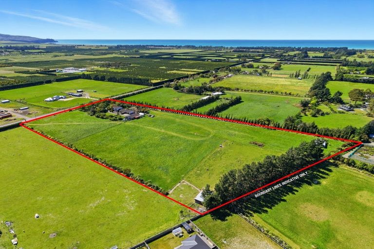 Photo of property in 128 Amberley Beach Road, Amberley, 7481