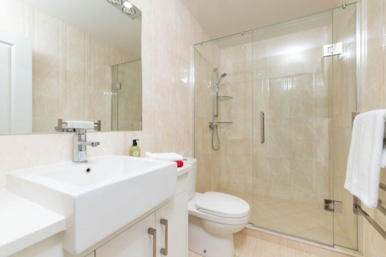 Photo of property in 16a Wychwood Avenue, Henderson Valley, Auckland, 0612