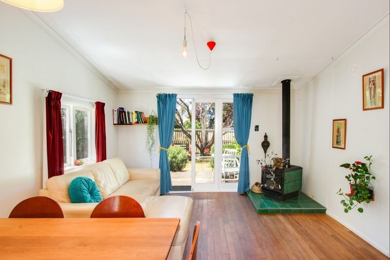 Photo of property in 11-13 Kuku Street, Te Awanga, 4102
