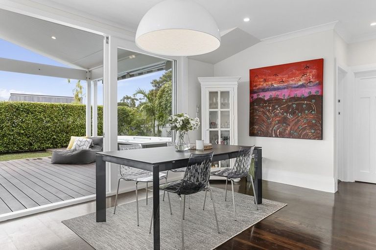 Photo of property in 35 Seaview Avenue, Northcote, Auckland, 0627