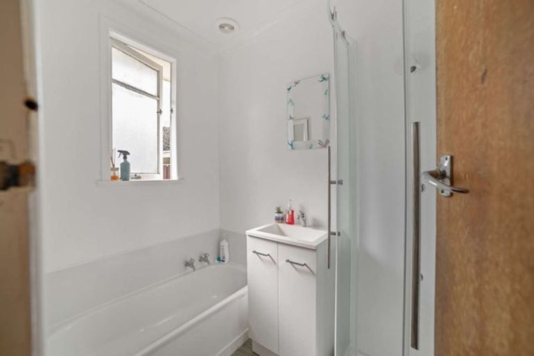 Photo of property in 53 Lyell Road, Outer Kaiti, Gisborne, 4010