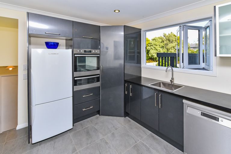 Photo of property in 10 Sunnypark Avenue, Rosehill, Papakura, 2113