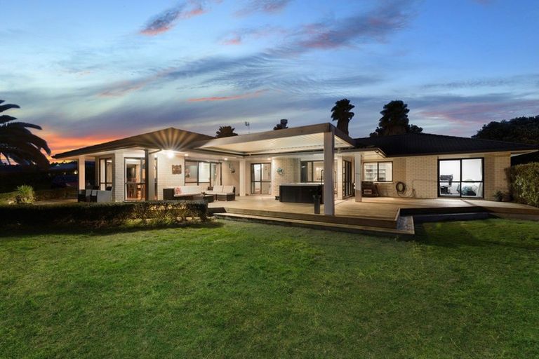 Photo of property in 132 Muriwai Valley Road, Muriwai, Waimauku, 0881