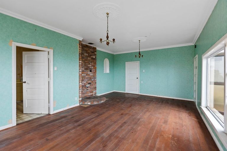 Photo of property in 11 South Road, Moturoa, New Plymouth, 4310