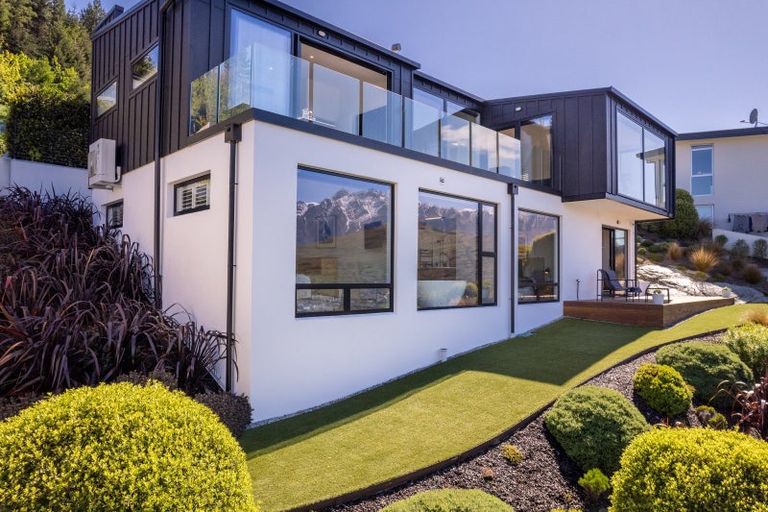 Photo of property in 92 Hensman Road, Queenstown, 9300
