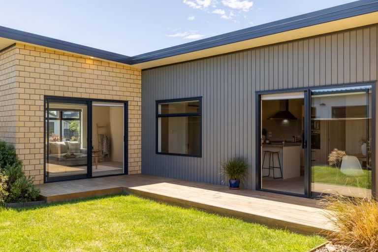 Photo of property in 5 Ruston Lane, Halswell, Christchurch, 8025