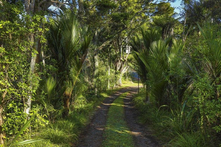 Photo of property in 103 Hinau Road, Waimauku, 0881