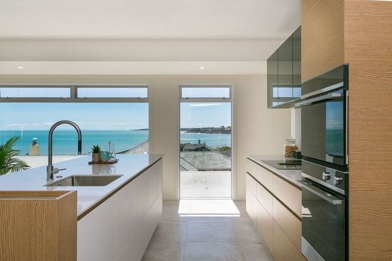 Photo of property in 16 Hine Street, New Plymouth, 4310