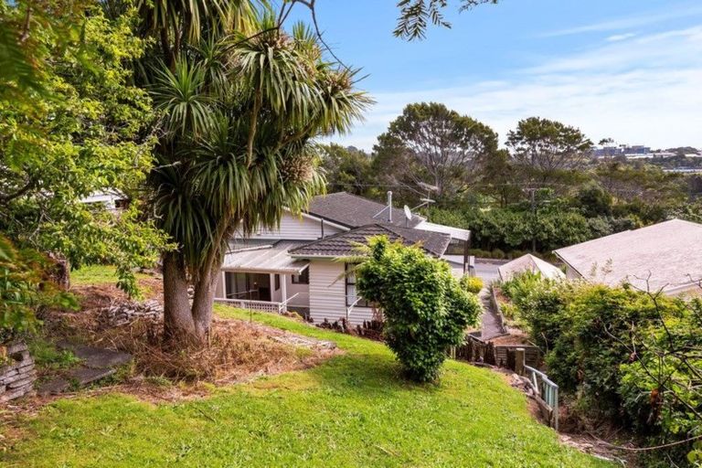 Photo of property in 115 Mangorei Road, Merrilands, New Plymouth, 4312